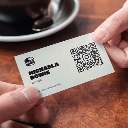 Minimal black and white business card with name and QR code – a modern example for business card insights.