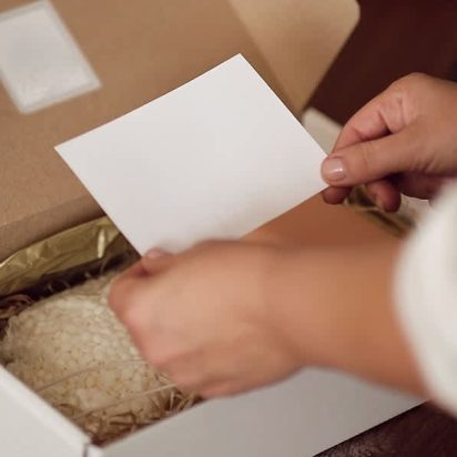 Business owner uses minimalist packaging