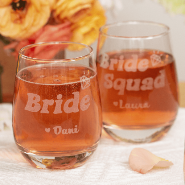 Etched wine glass make an excellent wedding favor gift idea