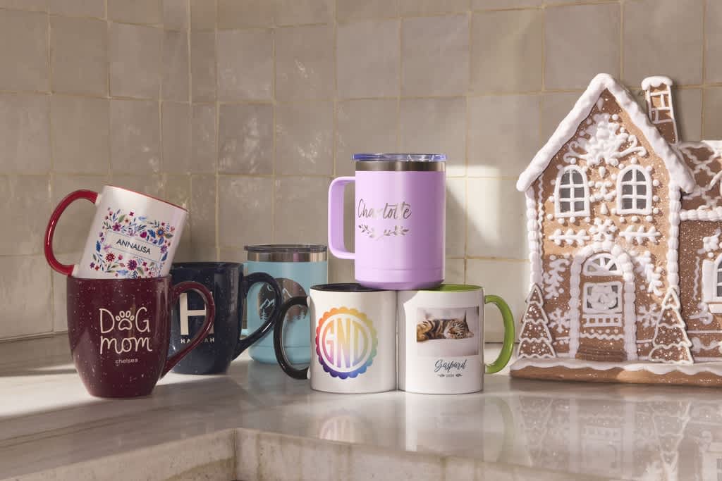 Custom coffee mugs with names, phrases, designs and images.