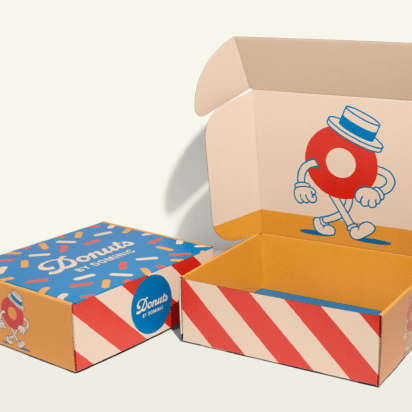 Mailer box design example with custom printed e-commerce packaging and branded interior