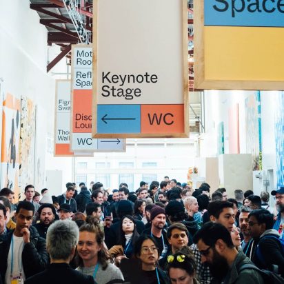 Besucherstrom auf einer Messe