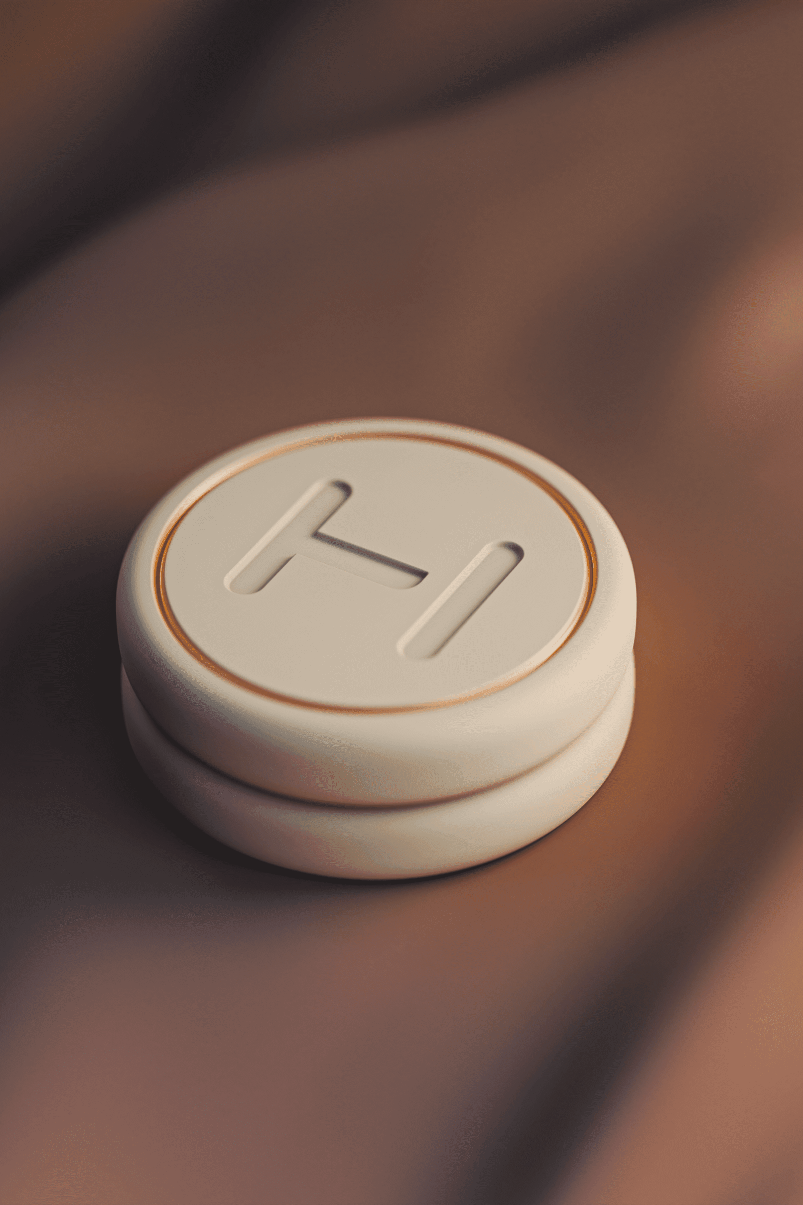 Round-shaped packaging for a lipstick product