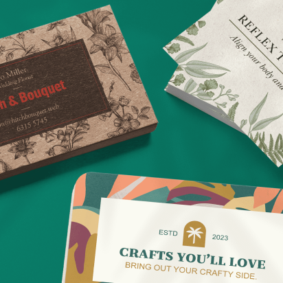Cartes de visite mettant en avant des entreprises de fleuriste, de bien-être et d'artisanat, avec différents types de papier.