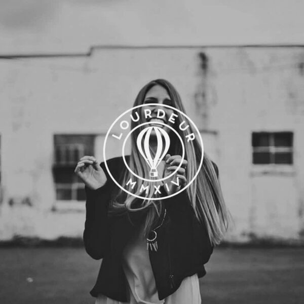 Exemple d&rsquo;image de marque utilisant la tendance de design graphique Photos spontan&eacute;es.