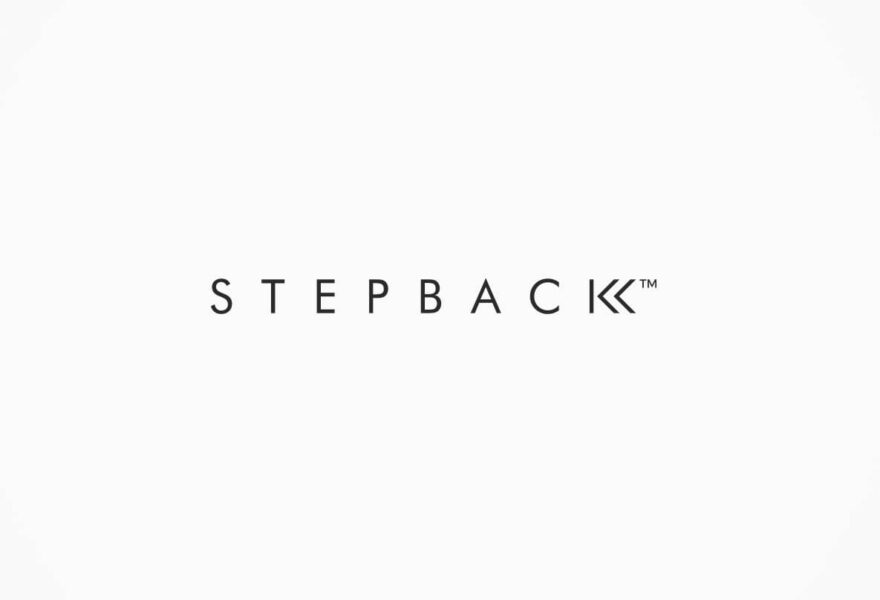 Design de logo simple Stepback.